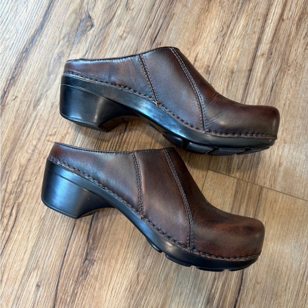 Dansko Womens Brown Leather Slip On Clog Mule Size 40 8.5